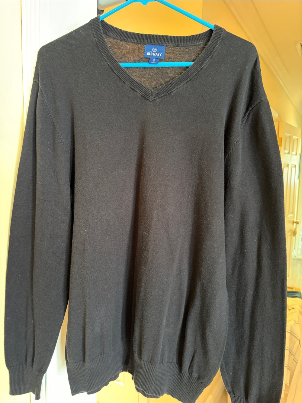 Old Navy Men's V-Neck Sweater - Black